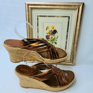 Gianni Bini Women Size 8M Bronze Metallic Wedge Open Toe Casual Summer Sandals